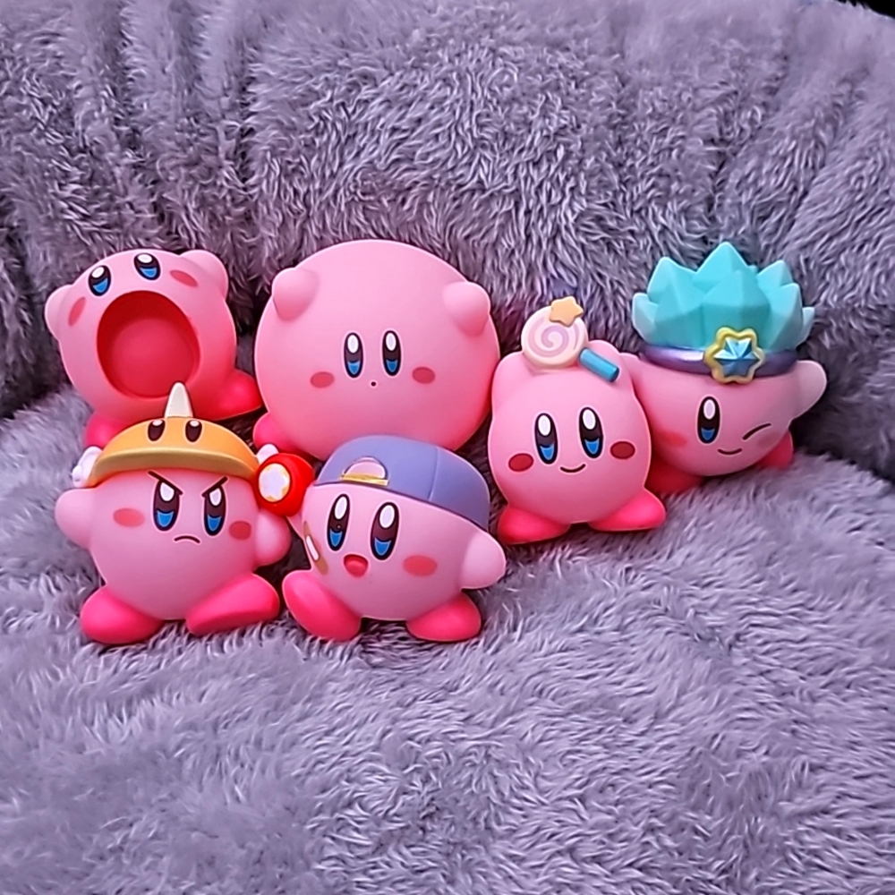 Small pink Kirby figurines
